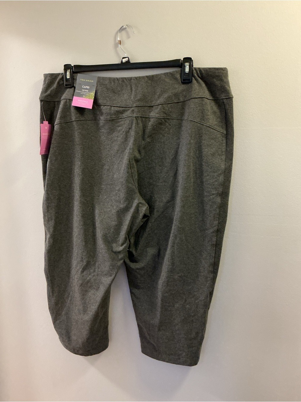 Tek Gear DryTek Essentials Capri Pants – mid rise Size 1X – NWT - Picture 4 of 15